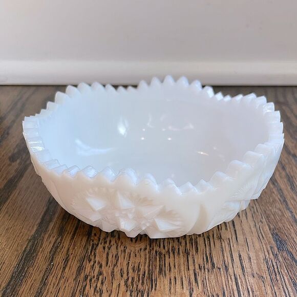 Vintage Viking Glass Milk Glass 5” Round Serving Candy Trinket Dish